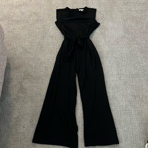Women’s flowy black tying jumpsuit
